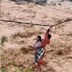 jembatan-tapanuli-selatan-putus-warga-nekat-seberangi-sungai-hanya-modal-kabel-listrik-013915