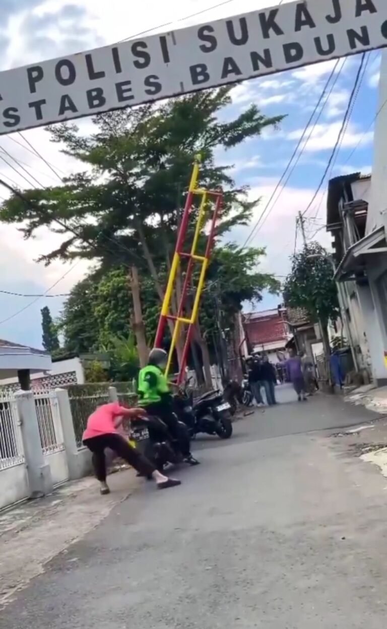 Aksi penembakan lansia oleh pria berjaket ojol. (Foto: Google).