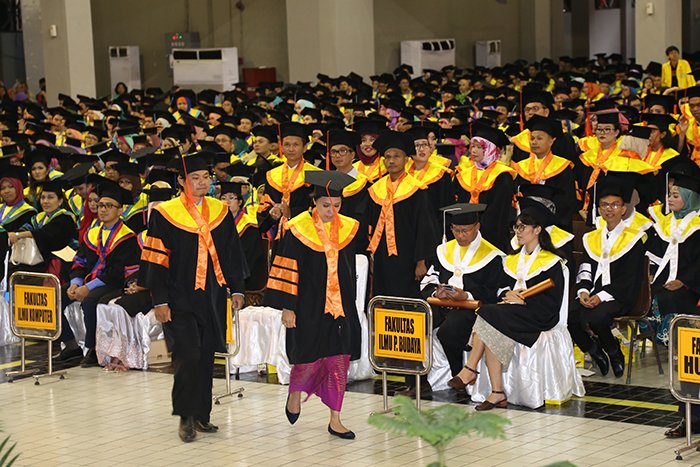 Ilustrasi mahasiswa wisuda. (Foto: Google).
